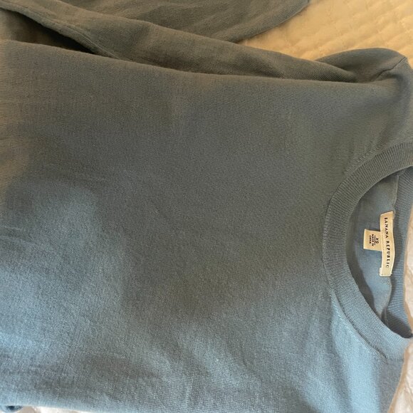 Banana Republic Cashmere Sweater - Picture 2 of 3